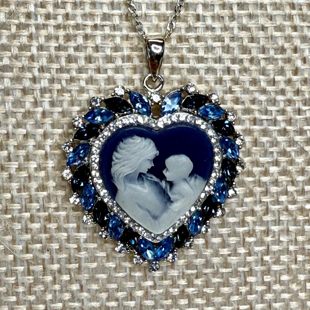 Elegant Cobalt Blue Mother & Child Cameo on Sterling Silver Setting & 18” Chain - Picture 4 of 12